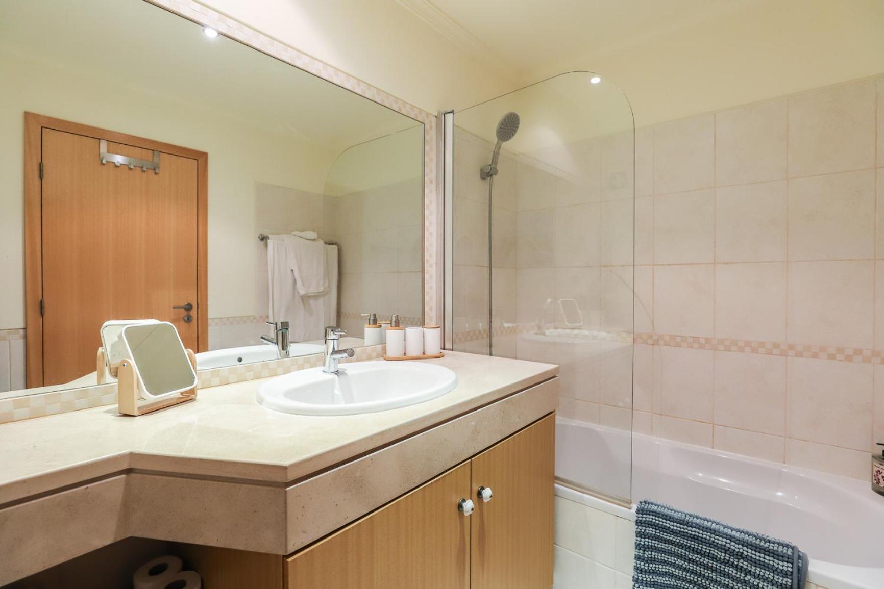 Charming Flat 10 Min Walk To Beach Apartment อัลบูเฟรา ภายนอก รูปภาพ